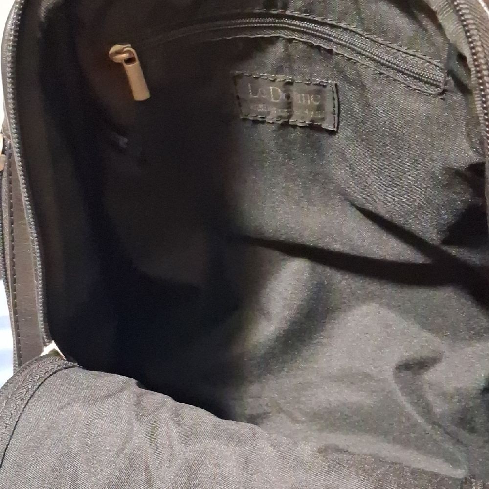 Stylish Black Leather Backpack - Picture 4 of 9
